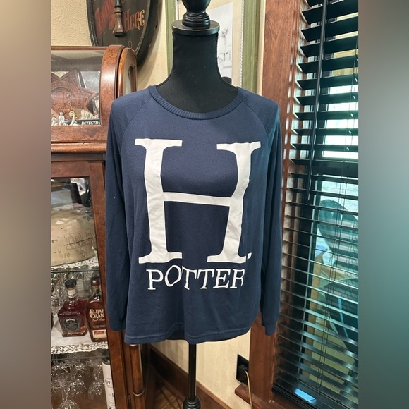 NWOT Wizarding World of Harry Potter Universal Studios H Sweater  Sz  8-10 - Picture 1 of 9